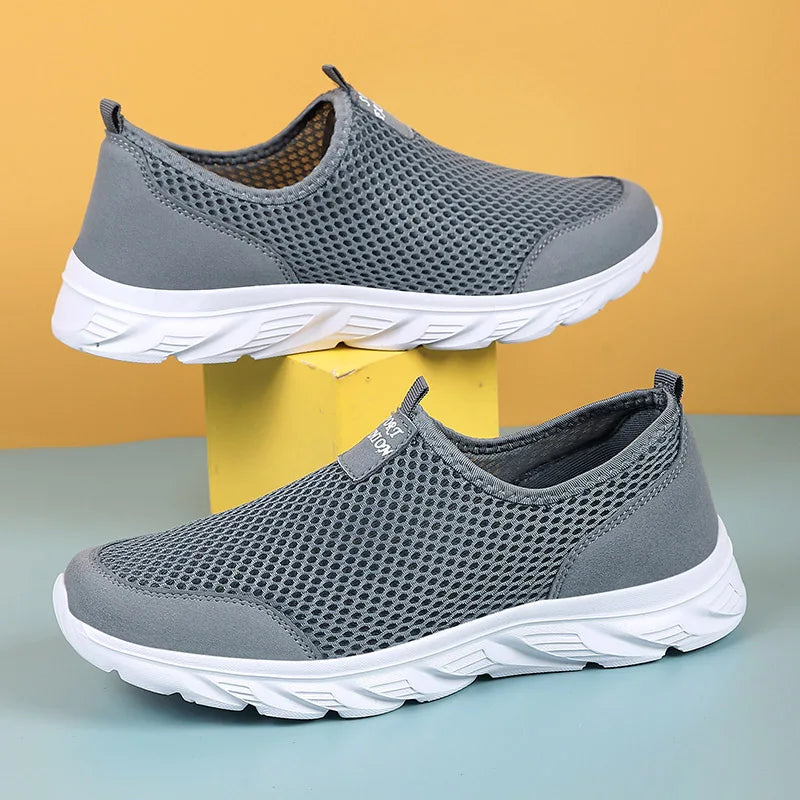 2023 Lightweight Men Casual Shoes Breathable Slip on Male Casual Sneakers Anti-slip Men's Flats Outdoor Walking Shoes Size 39-47