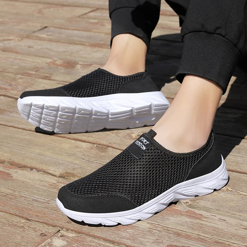 2023 Lightweight Men Casual Shoes Breathable Slip on Male Casual Sneakers Anti-slip Men's Flats Outdoor Walking Shoes Size 39-47